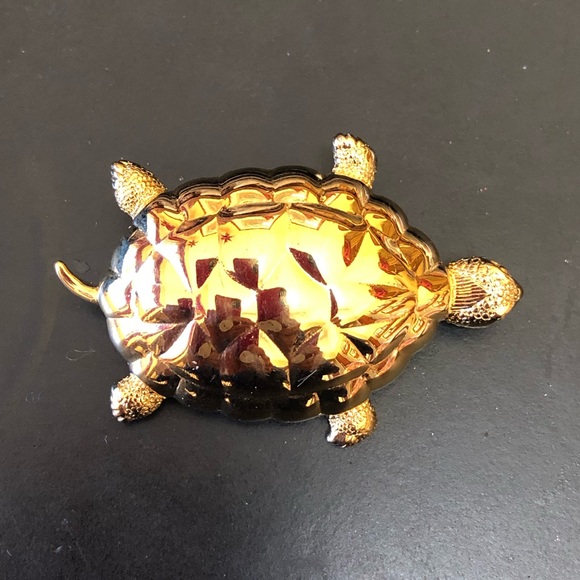 Vintage Monet Gold Plated Turtle Brooch. - Picture 6 of 10